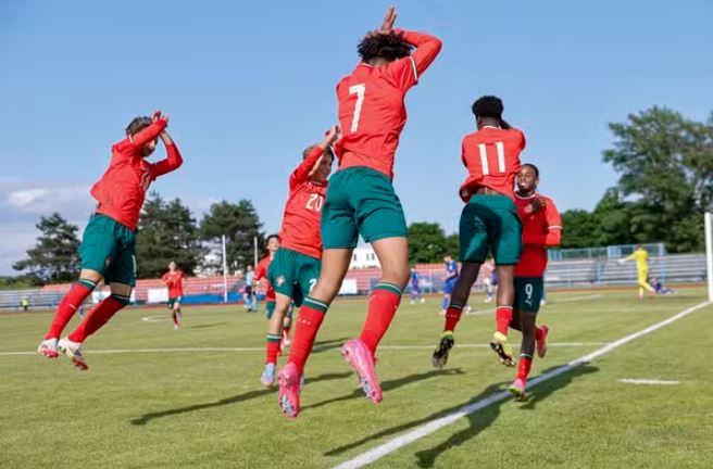 Filho de Cristiano Ronaldo marca em estreia e comemora com ‘siiii’ do pai