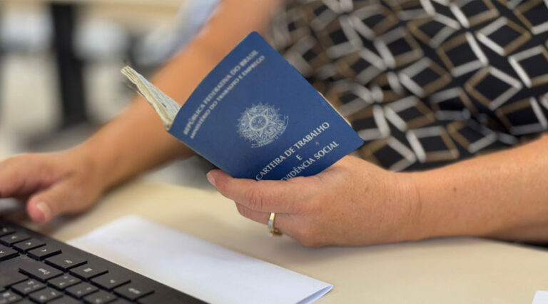 Urgente: desemprego sobe para 5,8% no trimestre até abril, aponta IBGE