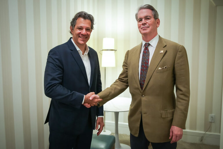 Haddad tem 1ª reunião com governo Trump