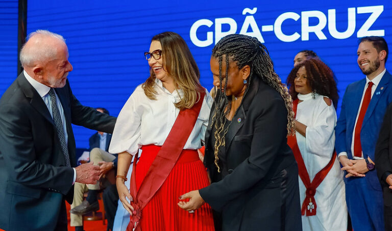 Governo Lula concede mais alta honraria cultural a Janja