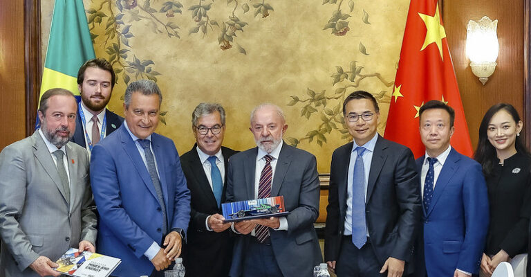 Na China, Lula compara sua eleição à revolução comunista