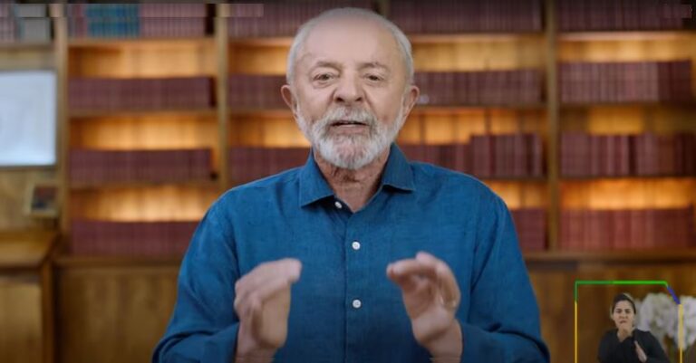 Bloomberg diz que Lula perdeu rumo e está preso ao passado