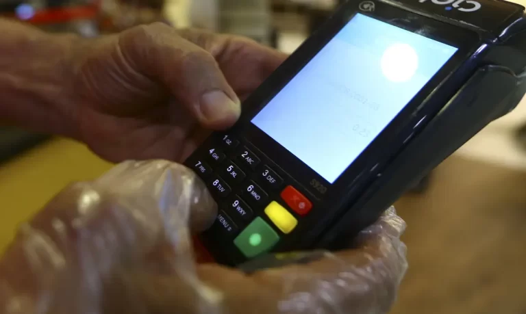 Banco Central limita valores entre registradoras de recebíveis de cartões