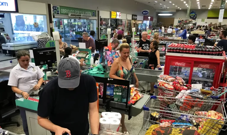 Inflação dos alimentos dispara e tem maior alta para maio em 18 anos
