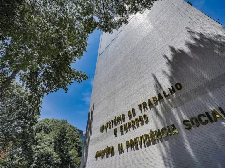 Ministério do Trabalho multiplica verbas e contrata ONGs ligadas a sindicatos