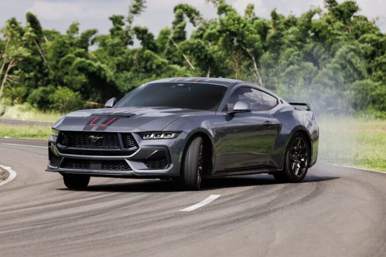 Ford esgota estoque de Mustang manual em uma hora no Brasil