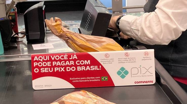 Supermercado em Portugal passa a aceitar Pix para facilitar compras de brasileiros
