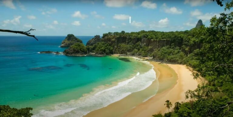 Duas praias brasileiras estão entre as mais 50 bonitas do mundo em ranking internacional