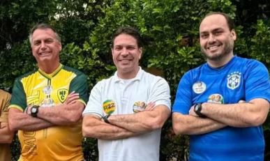PF indicia Bolsonaro, Carlos e Ramagem