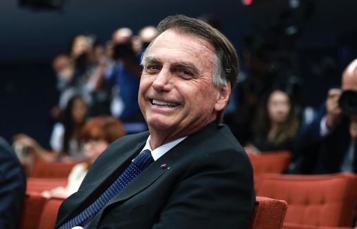 Bolsonaro brinca em depoimento e convida Moraes para ser seu vice em 2026
