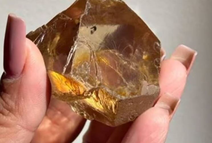 Diamante de 646 quilates, o 2º maior do Brasil, é descoberto em MG