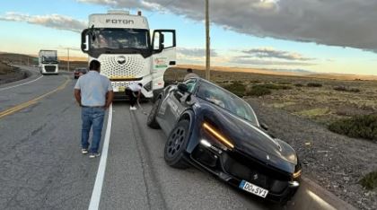 Empresário bate Ferrari de R$ 8 milhões em viagem do Brasil ao Alasca