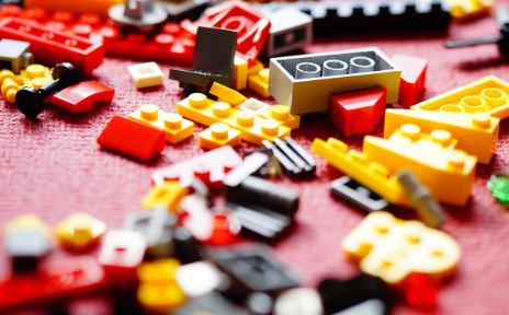 Empresa reembolsa até R$ 5.500 para funcionários comprarem Lego