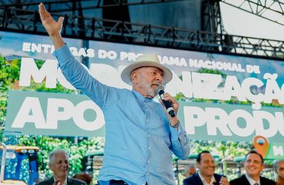 Lula quer visitar Cristina Kirchner, em prisão domiciliar na Argentina