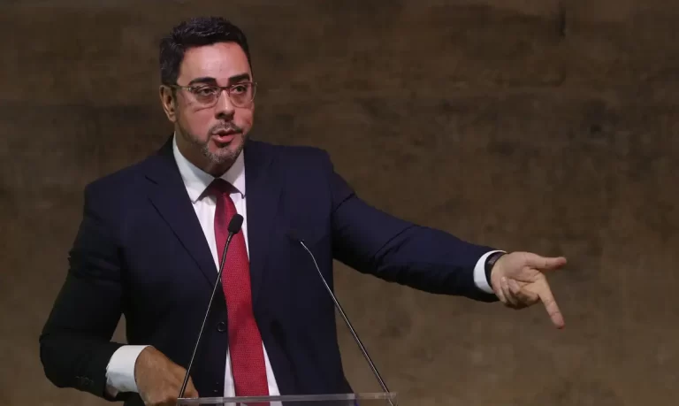 CNJ solicita à AGU que atue para cancelar salário de juiz Marcelo Bretas