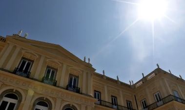 Alemão doa fóssil raro ao Museu Nacional para substituir peça destruída em incêndio