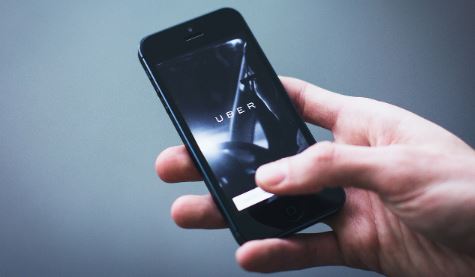 Uber e Loggi firmam parceria e desafiam Correios