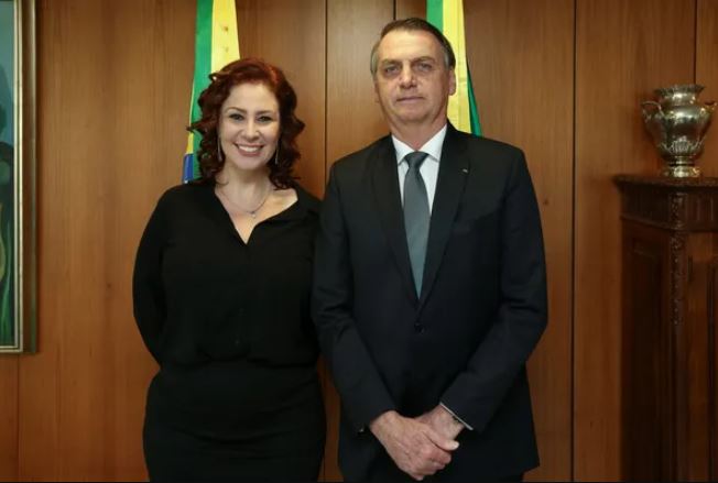 PF intima Bolsonaro a depor sobre Carla Zambelli