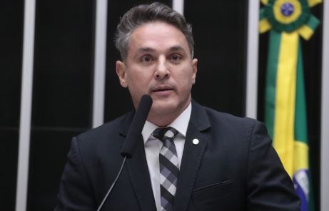 Câmara aprova pedido de urgência para projeto que suspende aumento do IOF