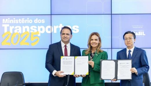 Brasil e China assinam acordo para construção de ferrovia até o Peru