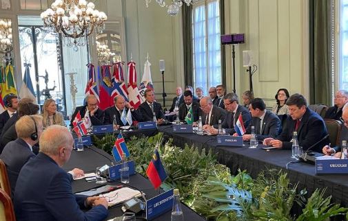 Mercosul e bloco Efta selam acordo de livre comércio
