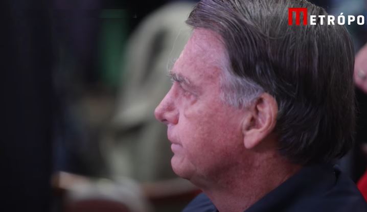 Bolsonaro chora durante culto evangélico com a participação de Michelle