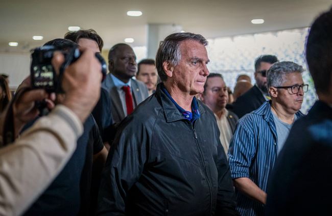 Urgente: PF desliga ar-condicionado próximo à cela de Bolsonaro