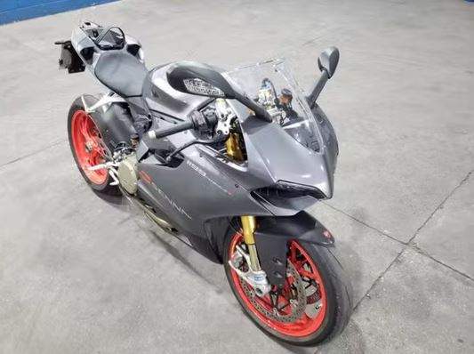 Moto rara e exclusiva em homenagem a Ayrton Senna vai a leilão