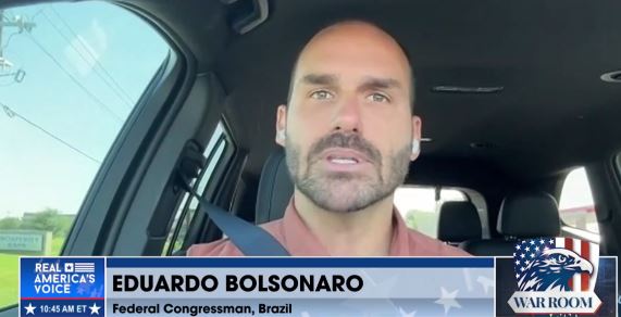 Eduardo chama Moraes de ‘ditador’ em entrevista nos EUA