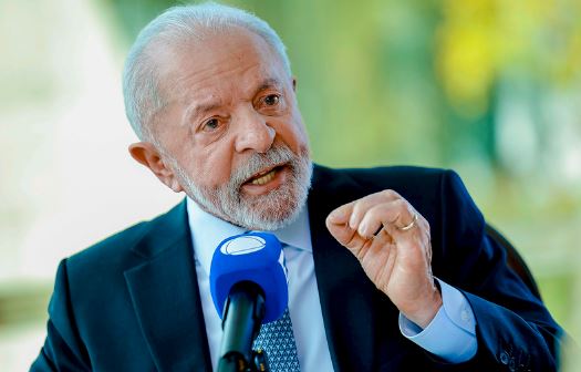 Lula se incomoda com visita de assessor de Trump a Bolsonaro e aciona Moraes