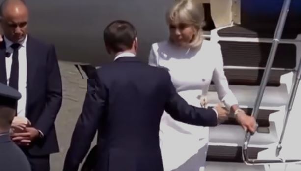 Brigitte ignora Macron e reacende rumores de crise conjugal