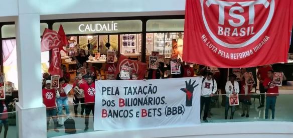 MTST protesta contra bilionários em shopping visitado por Janja no Rio