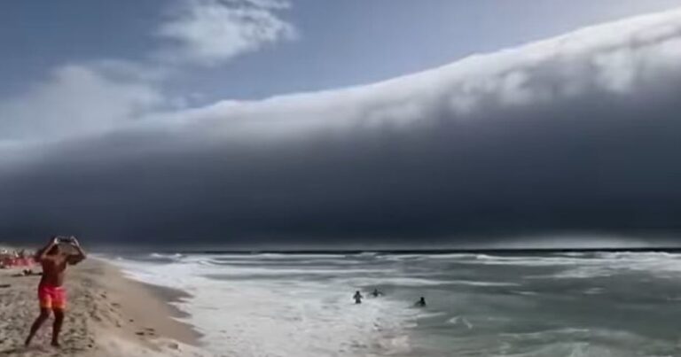 Nuvem rolo surge em praias de Portugal após quase 20 anos