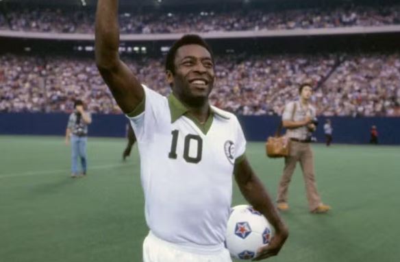 Ex-clube de Pelé anuncia retorno ao futebol profissional