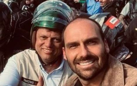 Tarcísio se manifesta após vazamento de críticas de Eduardo Bolsonaro