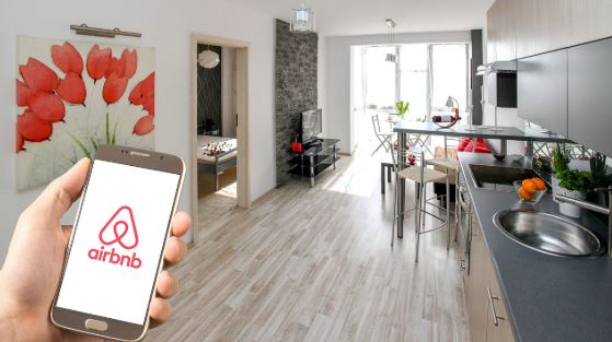 Saiba por que o Airbnb anunciou que pretende focar em hotéis logo mais