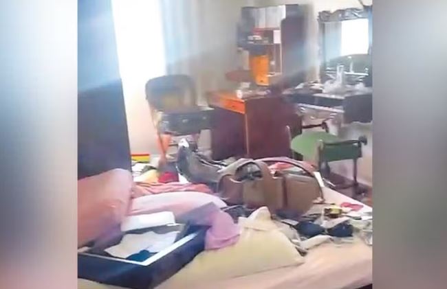 Polícia prende dois homens por assalto à casa de ex-sogros de Bolsonaro