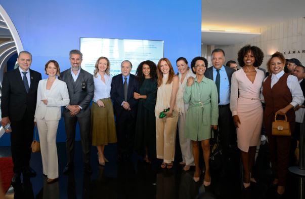 Congresso realiza sessão de homenagem à Globo