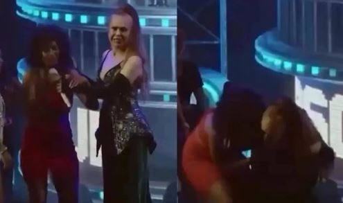 Joelma arranca microfone de fã após ouvir críticas durante show