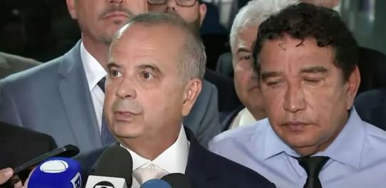 Oposição reúne assinaturas para pedido de impeachment de Moraes