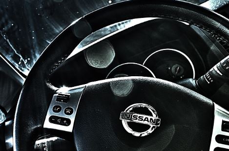 Mercedes-Benz se desfaz de participação na Nissan; ações caem