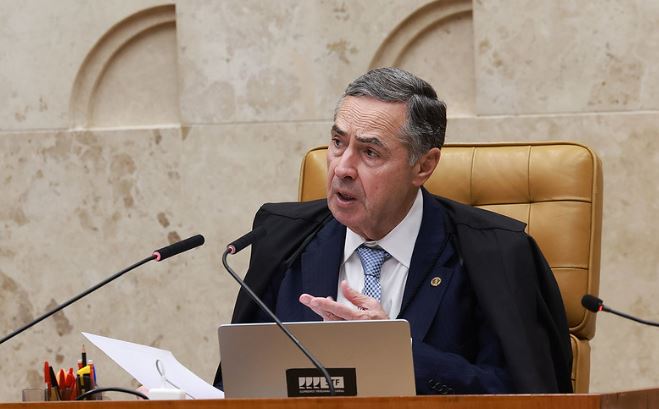 Barroso passa mal e é internado em Brasília