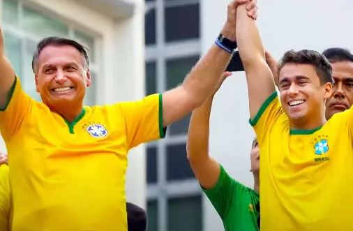 Moraes quer explicações sobre celular de Nikolas em visita a Bolsonaro; veja decisão