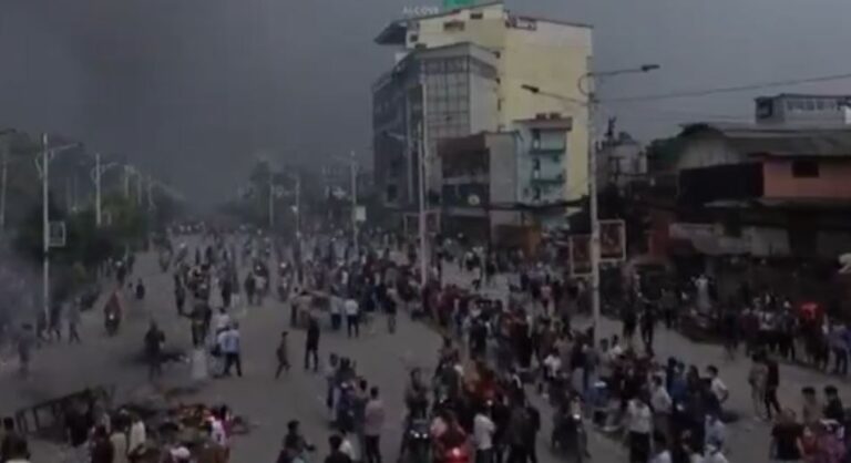 Exército ocupa ruas da capital do Nepal após renúncia de governo e revolta popular