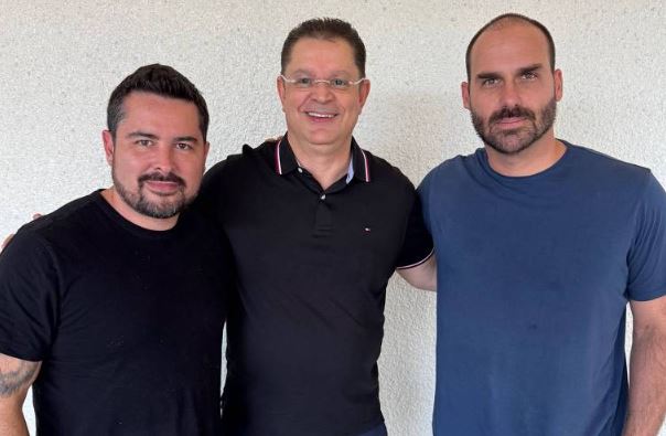 Líder do PL encontra Figueiredo e Eduardo nos EUA