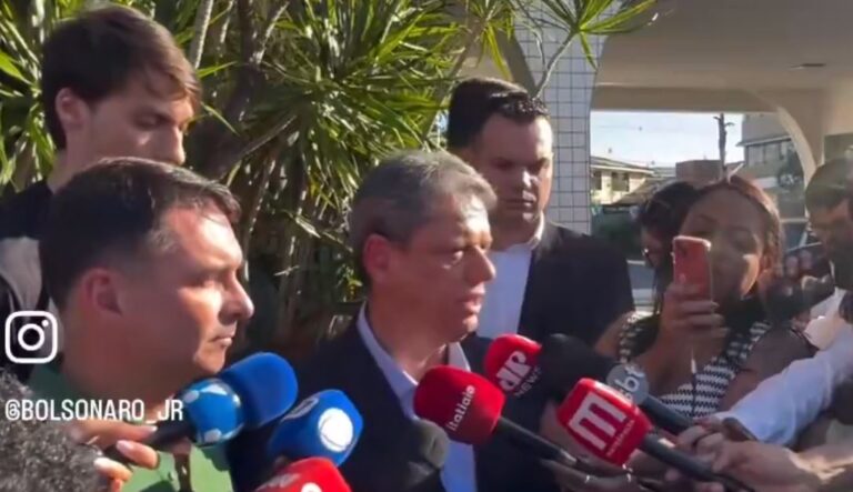 Dosimetria, não: Tarcísio e Flávio Bolsonaro rejeitam proposta e defendem anistia ampla