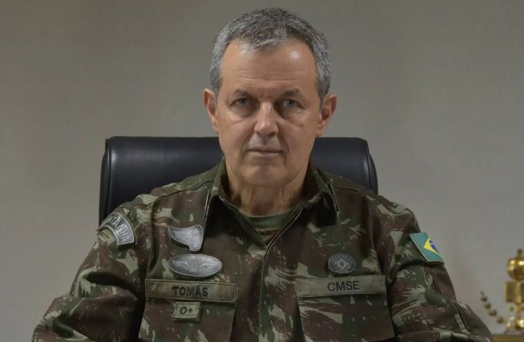 Comandante do Exército faz pedido a Moraes sobre prisão de militares