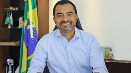 Justiça afasta governador do Tocantins por suspeita de desvios na pandemia