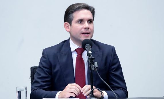 Hugo Motta veta Eduardo Bolsonaro como ‘líder da minoria’
