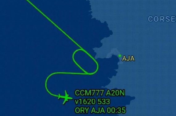 Controlador de voo dorme em plantão e deixa avião girando no céu